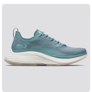 APL Streamline Shoes in size 7.5 in teal